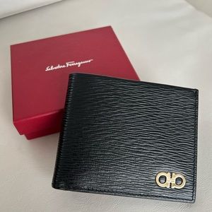 BNWT Men’s Salvatore Ferragamo Nero Pebble Leather Wallet